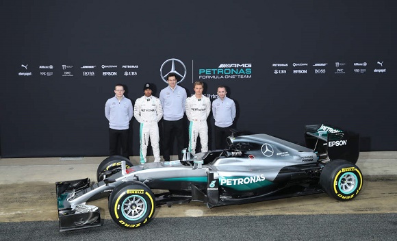 MERCEDES AMG PETRONAS F1 W07 Hybrid Nico Rosberg, Lewis Hamilton, Toto Wolff, Andy Cowell und Paddy Lowe © Daimler AG