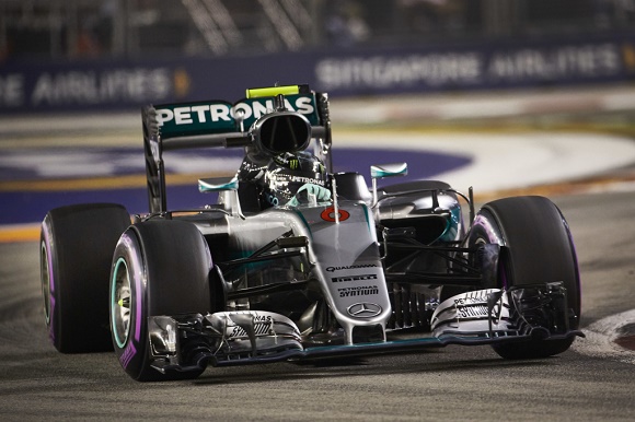 Nico Rosberg auf der Pole Startaufstellung Singapur GP Formel 1 2016 Mercedes AMG Petronas © Daimler 