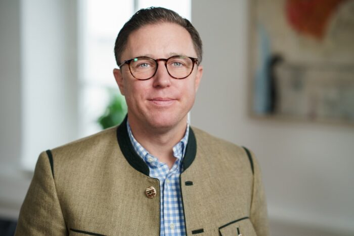 Korbinian Faltner ist der Gründer und Geschäftsführer der Faltner Finanzberatung. Er unterstützt Selbständige, Unternehmer und Angestellte mit hohem Einkommen dabei, die eigene Steuerlast für sich zu nutzen und im Vermögensaufbau einzusetzen. Foto © Faltner Finanzberatung Unternehmensberatung